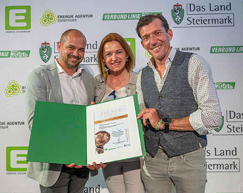 (v.l.n.r.), Alexander Partl (Green3 Energy GmbH) mit Rubrikpatin Landesrätin Simone Schmiedtbauer und Bürgermeister Peter Stradner (Marktgemeinde Wagna) © Johannes Gellner, bei Quellenangabe honorarfrei (v.l.n.r.), Alexander Partl (Green3 Energy GmbH) mit Rubrikpatin Landesrätin Simone Schmiedtbauer und Bürgermeister Peter Stradner (Marktgemeinde Wagna)