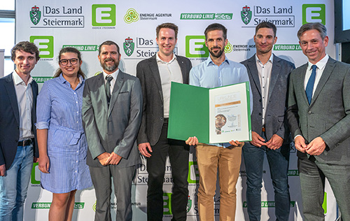 (v.l.n.r.) Paul Sommer und Nora Kirchknopf (Forschung Burgenland), Lawlor Vincent (AVL List GmbH), Christian Seidl (Forschung Burgenland), David Banasiak (Montanuniversität Leoben), Stefan Puschnigg (JKU Linz) mit Rubrikpate Werner Ressi (Energie Steiermark) © Johannes Gellner, bei Quellenangabe honorarfrei (v.l.n.r.) Paul Sommer und Nora Kirchknopf (Forschung Burgenland), Lawlor Vincent (AVL List GmbH), Christian Seidl (Forschung Burgenland), David Banasiak (Montanuniversität Leoben), Stefan Puschnigg (JKU Linz) mit Rubrikpate Werner Ressi (Energie Steiermark)