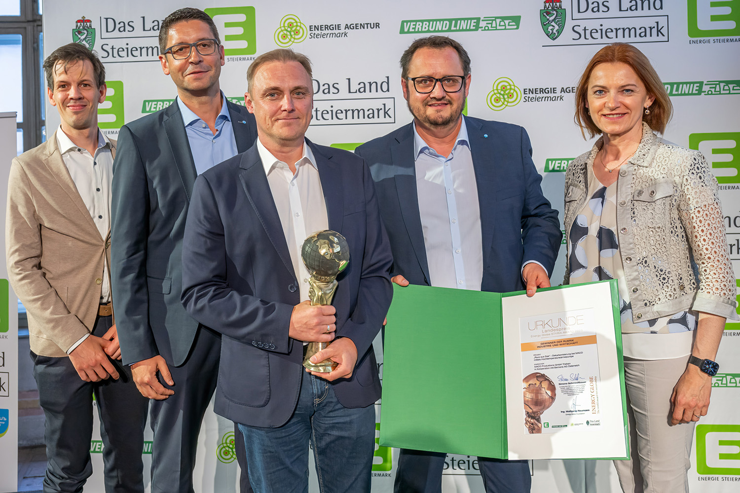 (v.l.n.r.) Daniel Fankhauser (Siemens AG Österreich), Christoph Guster, Rene Horner und Stefan Wallmann (MACO Produktions GmbH) mit Rubrikpatin Landesrätin Simone Schmiedtbauer © Johannes Gellner, bei Quellenangabe honorarfrei (v.l.n.r.) Daniel Fankhauser (Siemens AG Österreich), Christoph Guster, Rene Horner und Stefan Wallmann (MACO Produktions GmbH) mit Rubrikpatin Landesrätin Simone Schmiedtbauer