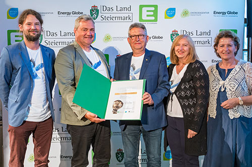 Bernard Wieser (2.v.li) und Karl Lenz (3.v.li) mit Team des Vereins Lebende Erde Vulkanland, Rubrikpatin LR Ursula Lackner