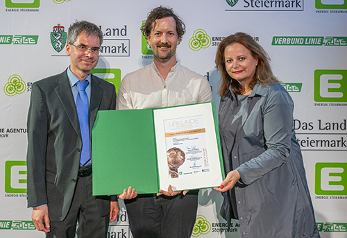 (v.l.n.r.) Rubrikpate Reinhard Hofer (Verkehrsverbund Steiermark), Patrick Sonnleitner (RINGANA GmbH) mit Rubrikpatin Landesrätin Claudia Holzer