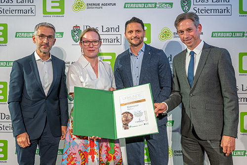 (v.l.n.r.) Ewald Konrad, Theresa Heuberger und Bernhard Muhr (Komptech GmbH) mit Rubrikpate Werner Ressi (Energie Steiermark)